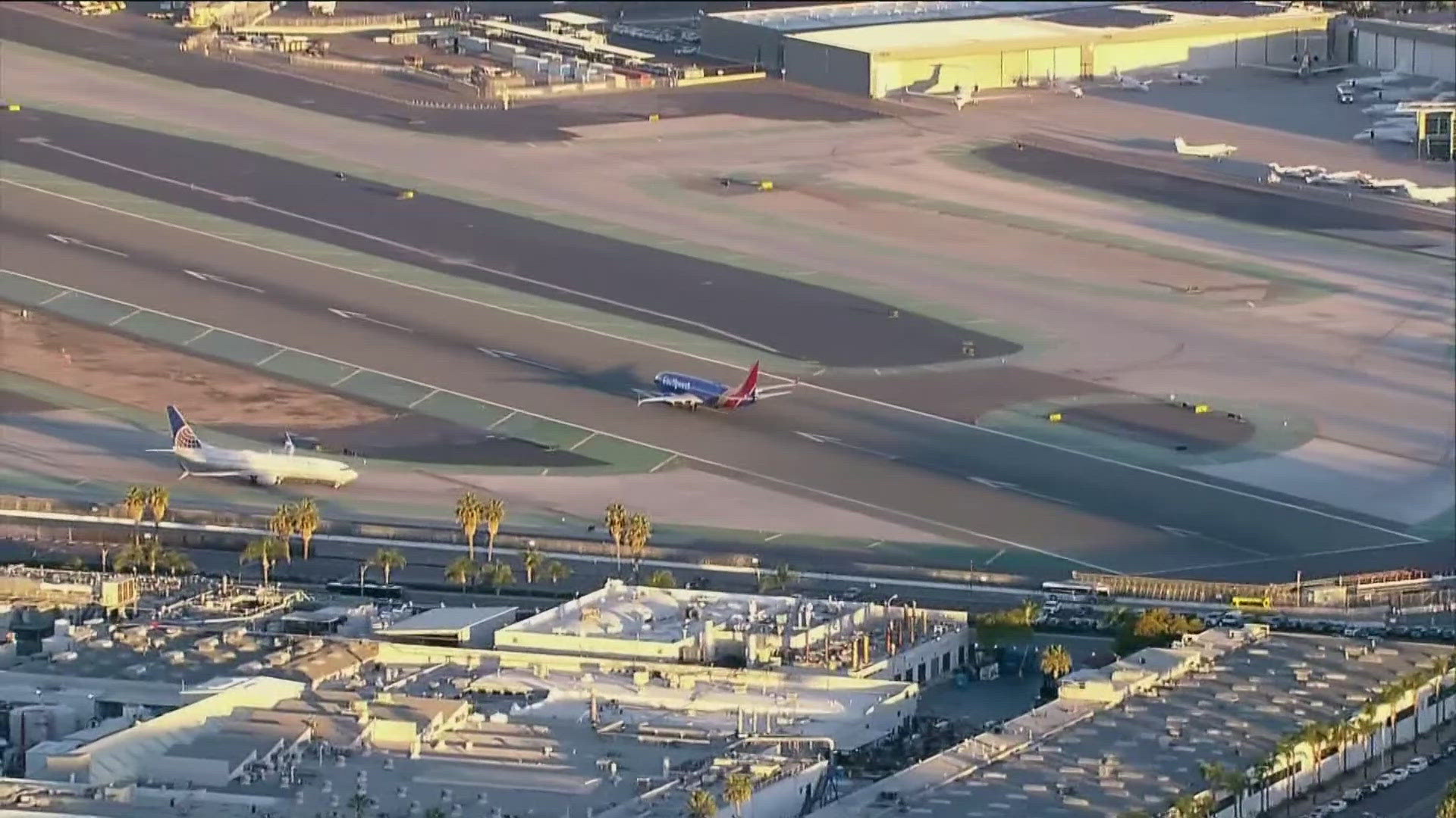 Near miss on runway at San Diego International Airport | cbs8.com