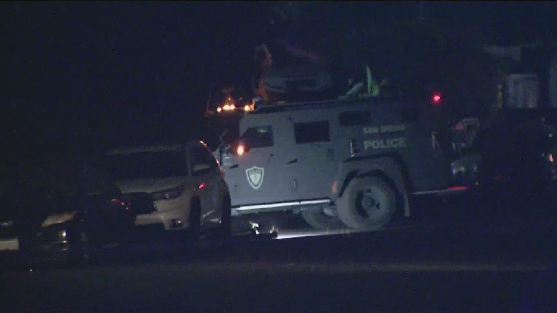 SWAT in standoff with armed man in Mountain View, neighbors asked to ...