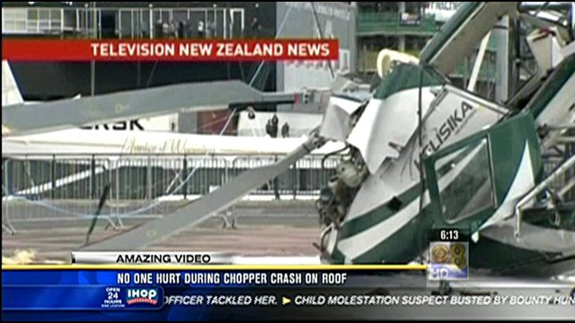 Helicopter Crashes Installing Christmas Tree In NZ Cbs8 helicopter-crashes-installing-christmas-tree-in-nz-cbs8