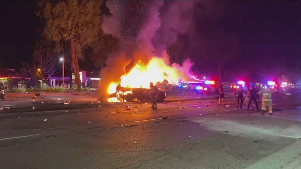 San Diego Police officer dead after crash in Clairemont Mesa | cbs8.com