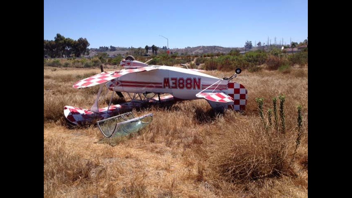 Plane overturns during crashlanding in Oceanside, 2 injured