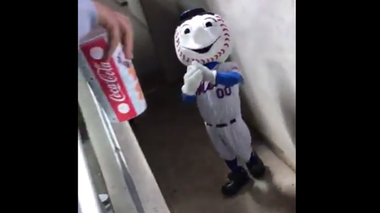 Mr Met gives fan the finger, employee out as team mascot