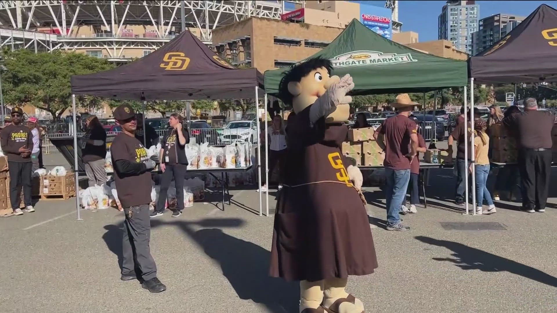 Current and former Padres players and volunteers are making Thanksgiving special for 1,000 local families.