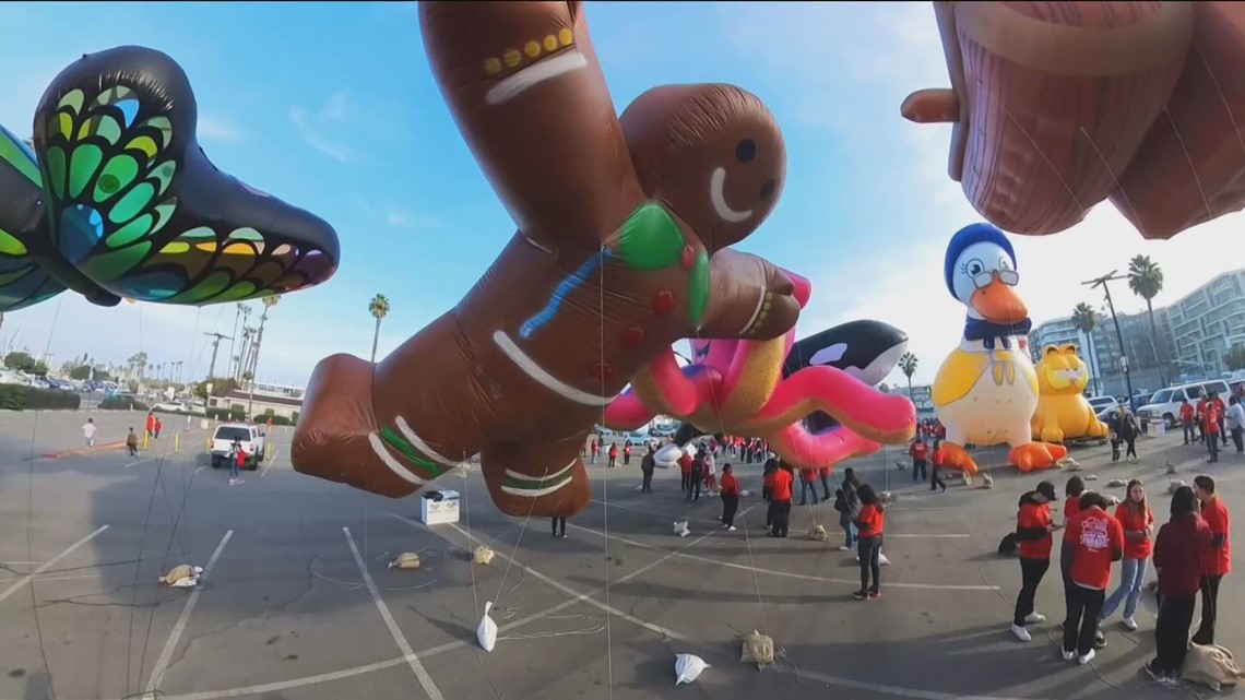 Holiday Bowl Parade 2023 features balloons, bands, and more | cbs8.com