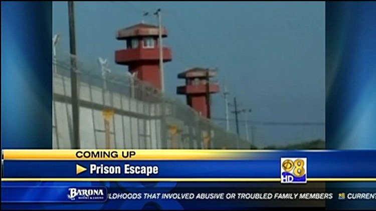141 inmates escape Mexican border prison | cbs8.com