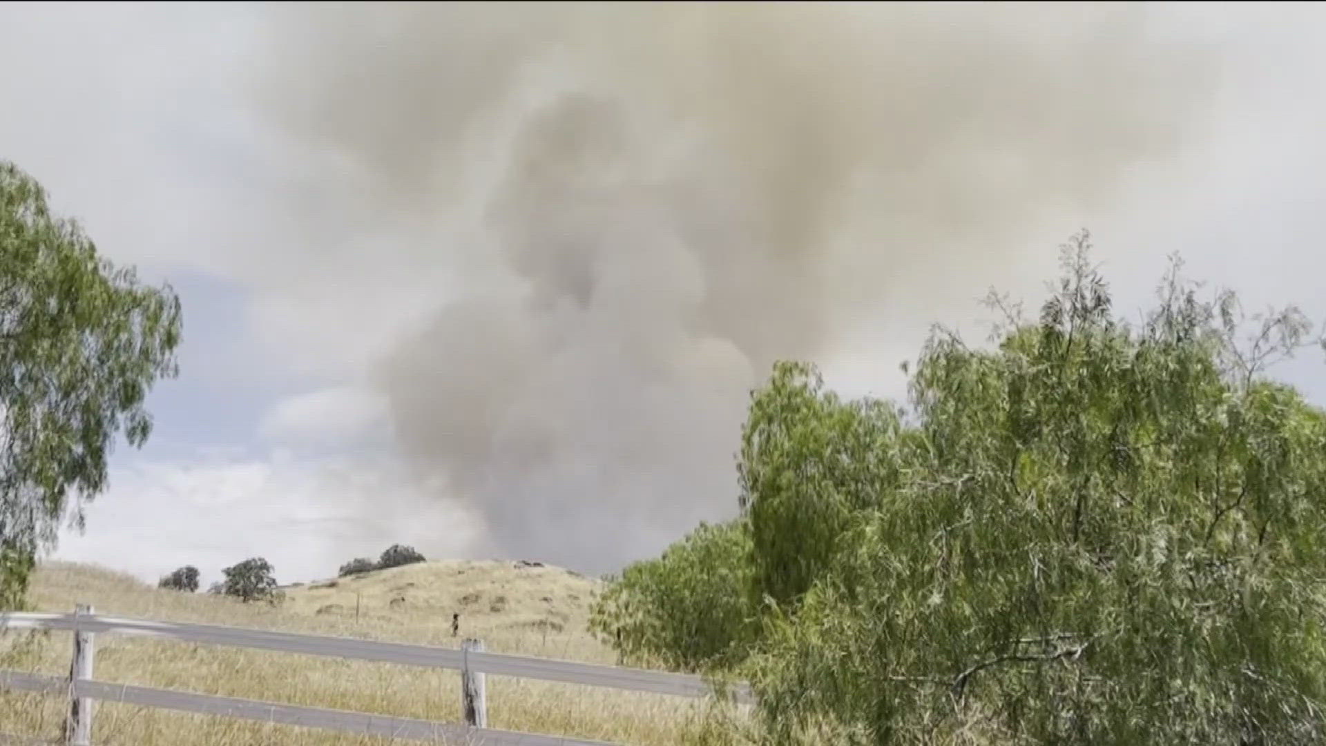 Brush fire smoke flames any - 3bbd90c1 B1e6 445c Ac57 2f0fa7a352b0 1920x1080