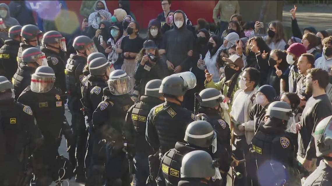 Police break down UC San Diego encampment, remove protestors - Vimarsana News