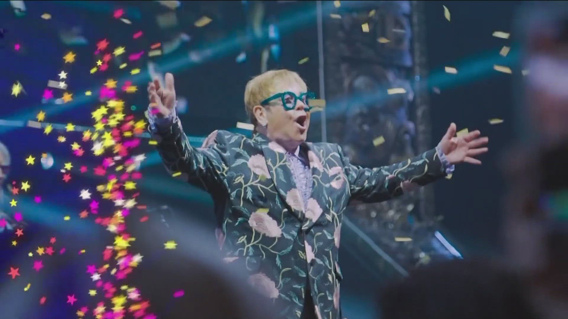 Elton John is playing his only scheduled U.S. concert Friday, May 9 at Petco Park. CBS 8's Elizabeth Sanchez caught up with fans heading in.