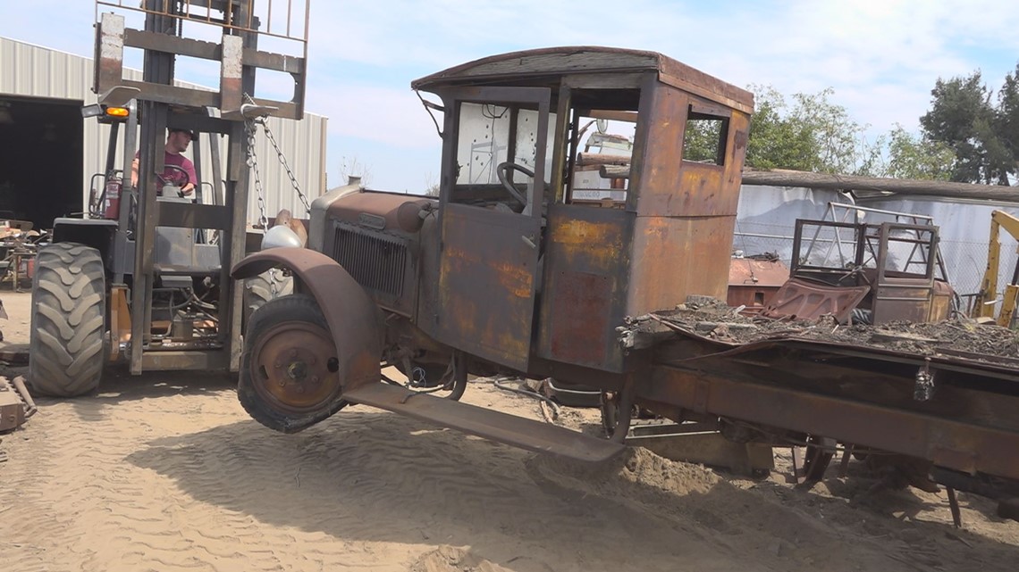 Rare antique cars up for auction in Bloomington | cbs8.com