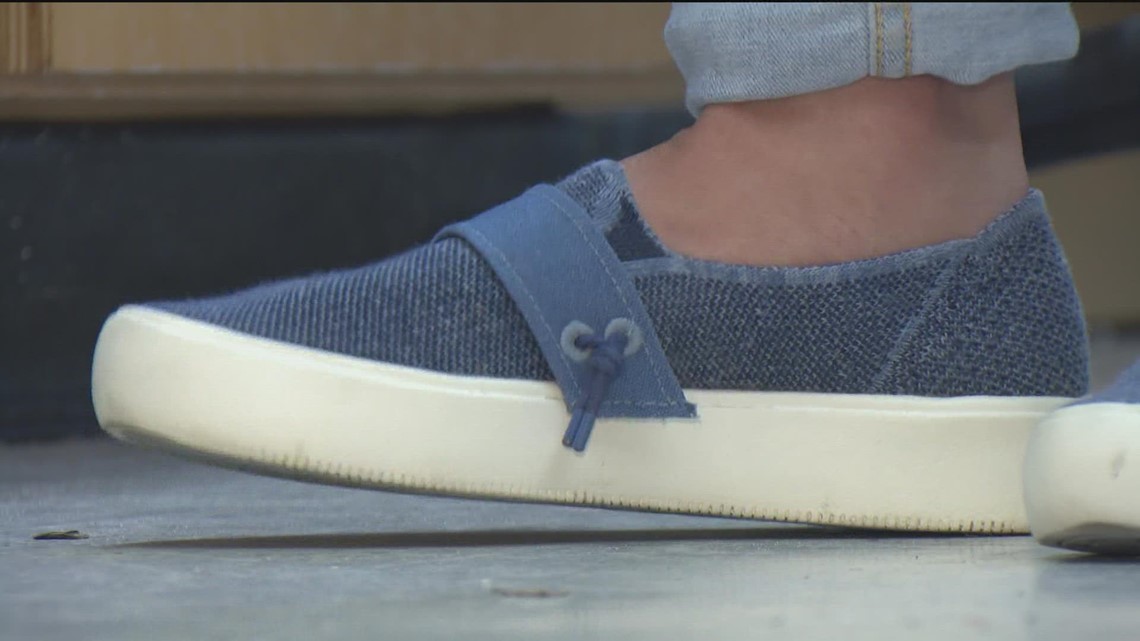 Students at UC San Diego making sustainable shoes from algae
