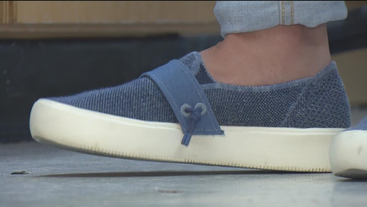 'This is in every ocean, every river, every lake' | UC San Diego students making sustainable shoes from algae