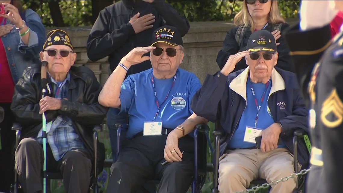 San Marcos students thank WW II Veterans for their service