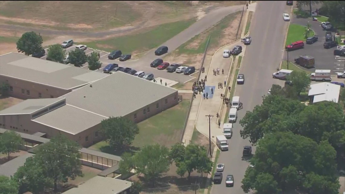 San Diegans react to Texas deadly school shooting - Vimarsana News