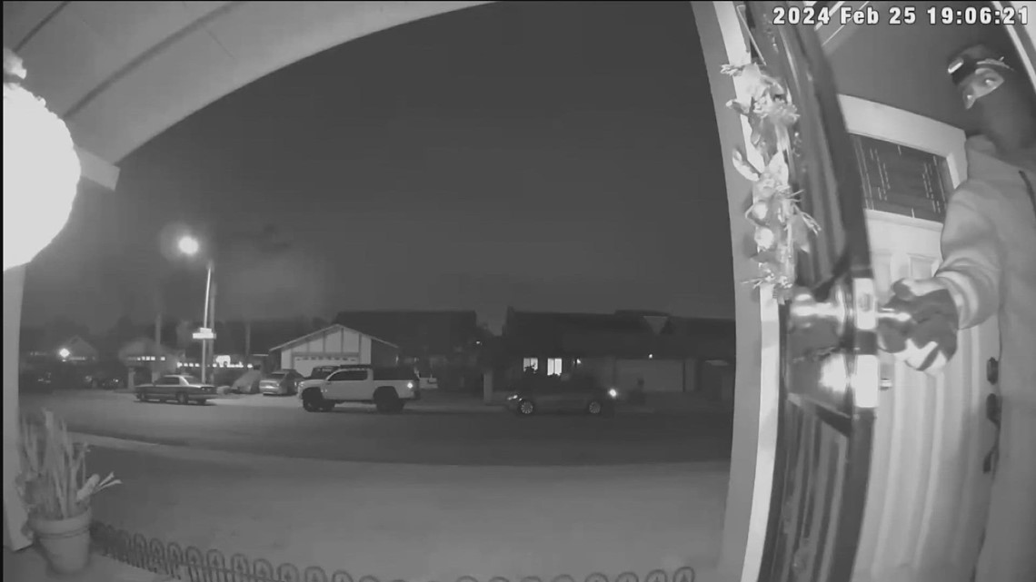 San Diego police investigating series of burglaries in Mira Mesa | cbs8.com
