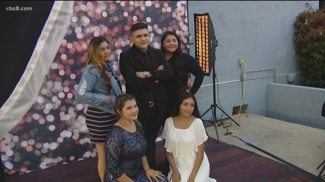 Sweetwater High seniors have a chance to say farewell face-to-face 2 Sweetwater High seniors have a chance to say farewell face-to-face