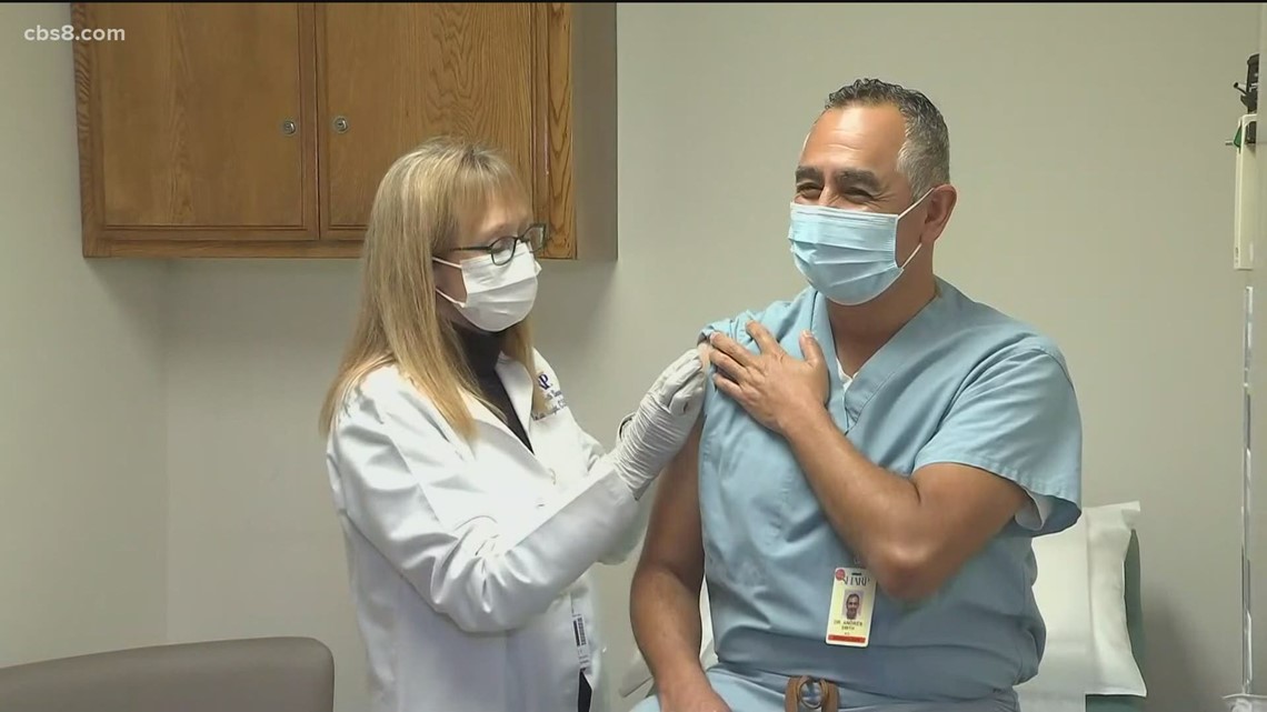 Hispanic doctor encouraging vaccinations in his San Diego community - Vimarsana News