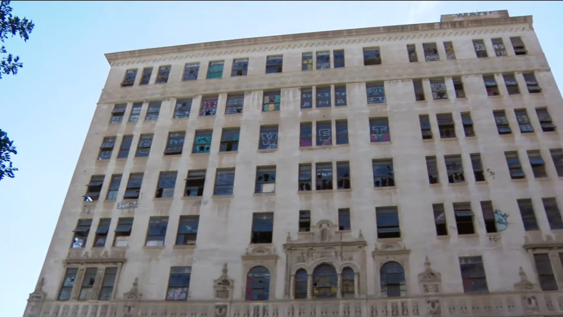Demolition begins on historic California Theatre in San Diego after ...