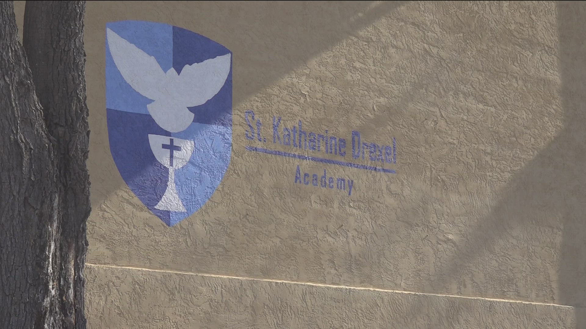 CBS 8's Elizabeth Sanchez reports on the San Diego Catholic school that may be forced to close at the end of the school year. 