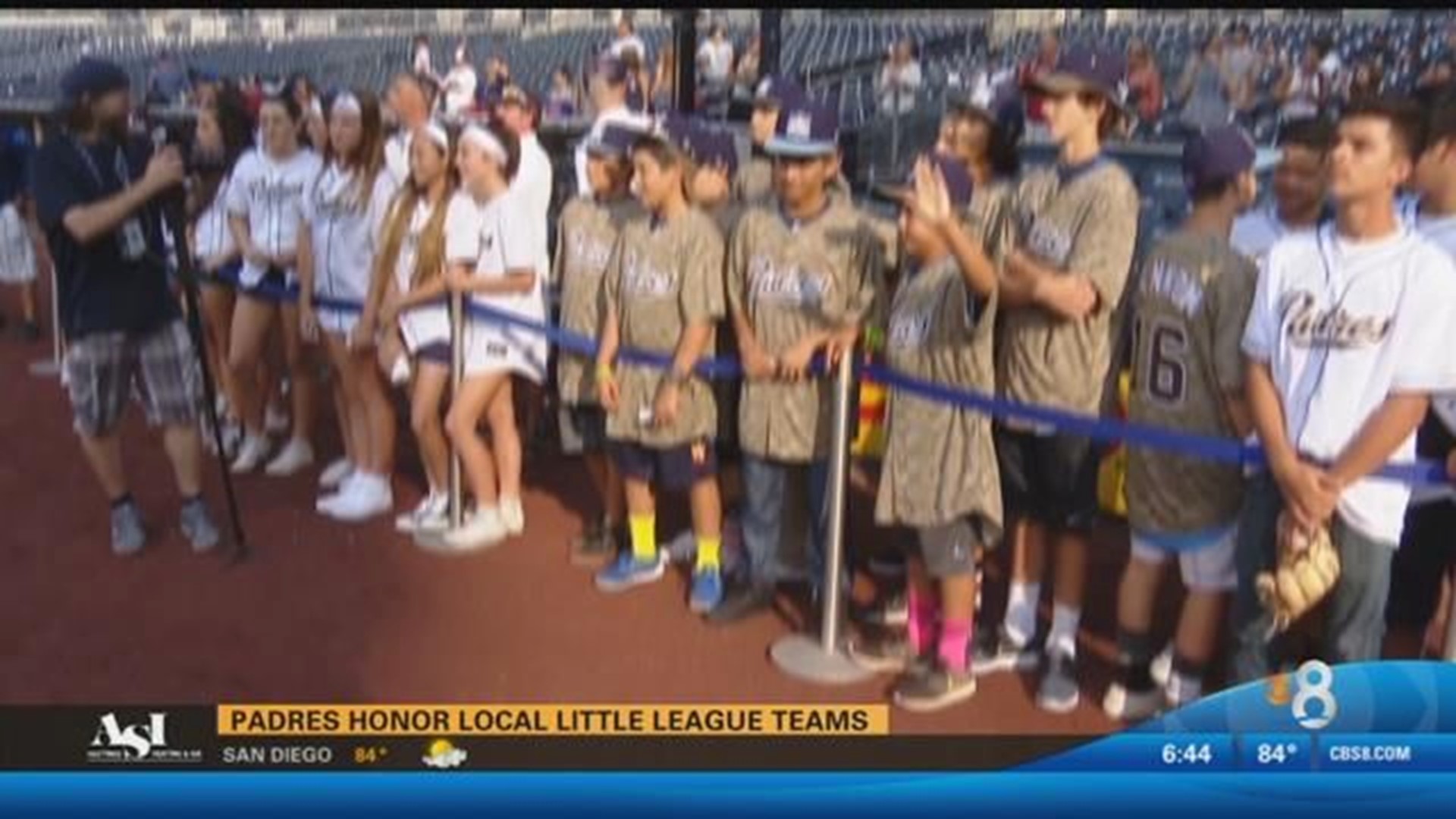 Padres honor local little league teams
