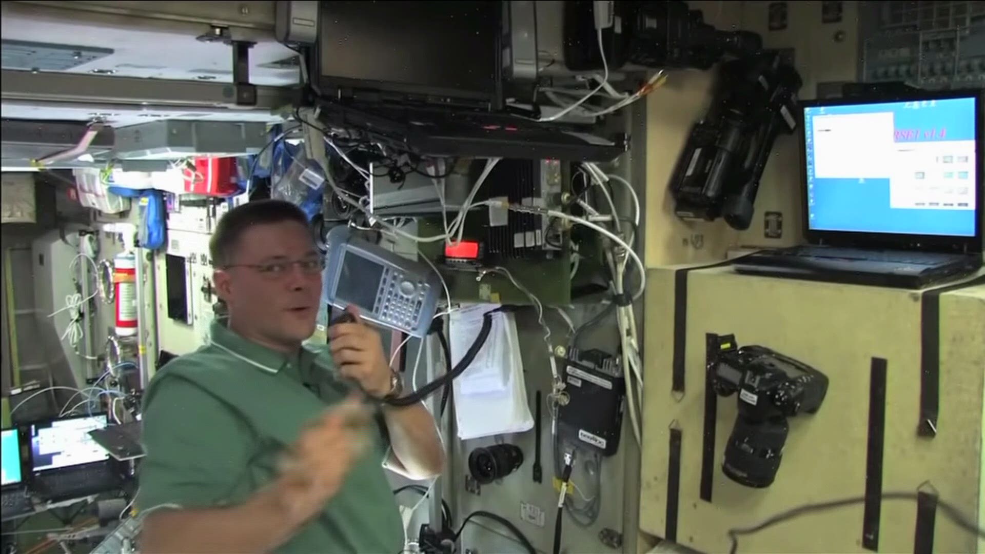 San Diego man builds radio in garage for students to be able to talk to astronauts