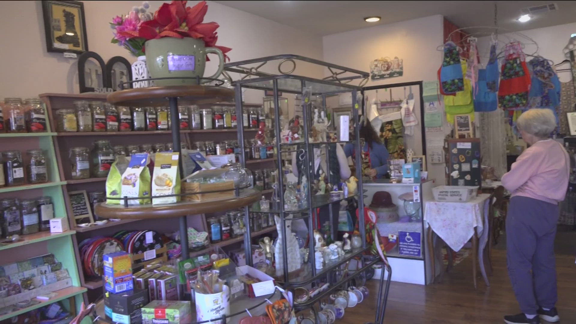 CBS 8's Alex Lai reports on shopping on Small Business Saturday on Third Avenue in Downtown Chula Vista.