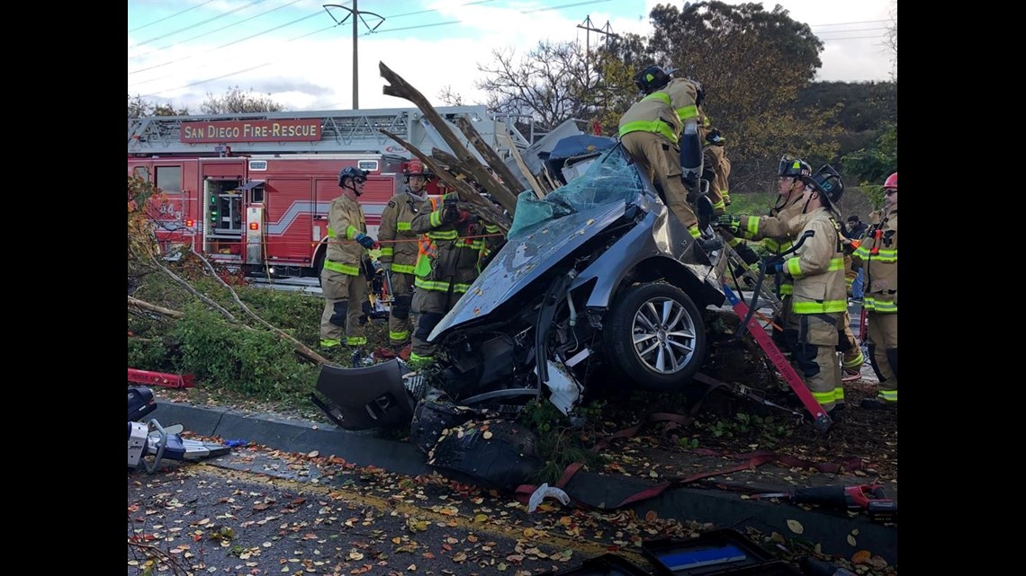 Two seriously injured after car slams into a tree in Scripps Ranch ...