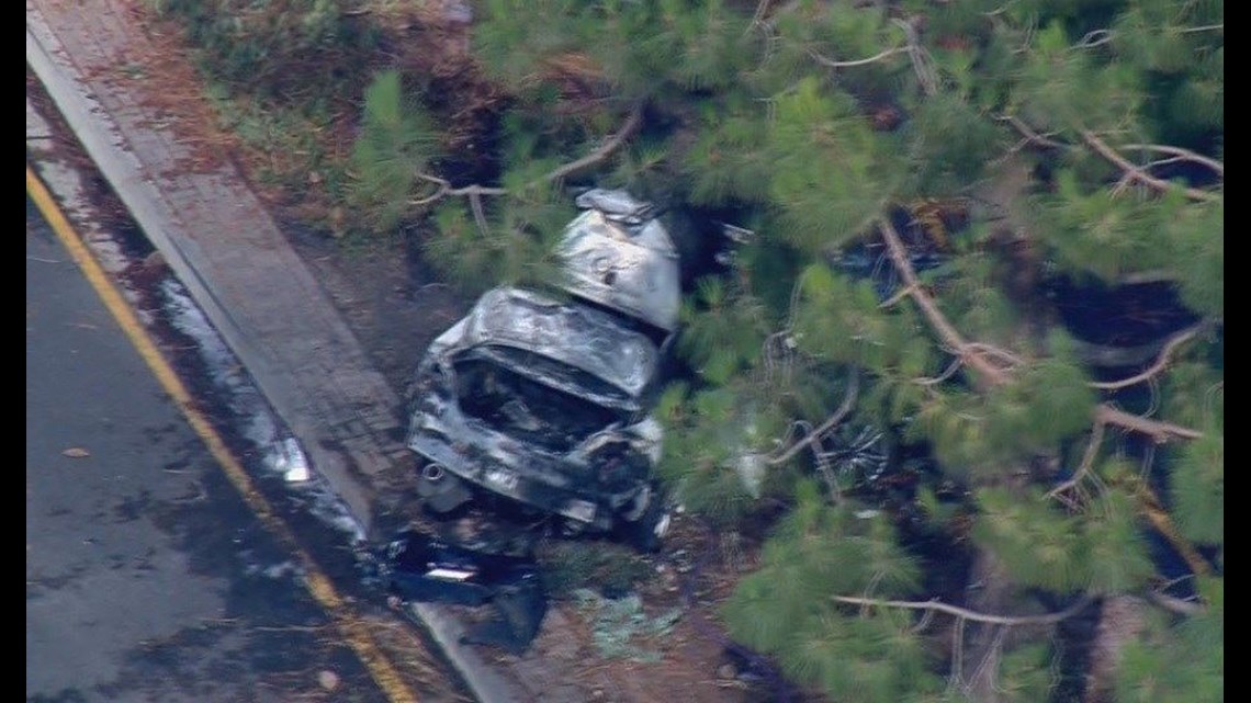 Driver killed in fiery solo crash in Mira Mesa | cbs8.com