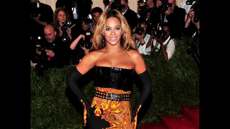 Beyonce sells 617,000 albums in 3 days on iTunes | cbs8.com