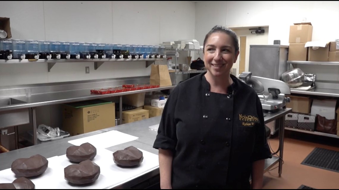 La Jolla chocolatier makes Grammys chocolates for Clive Davis' party - Vimarsana News