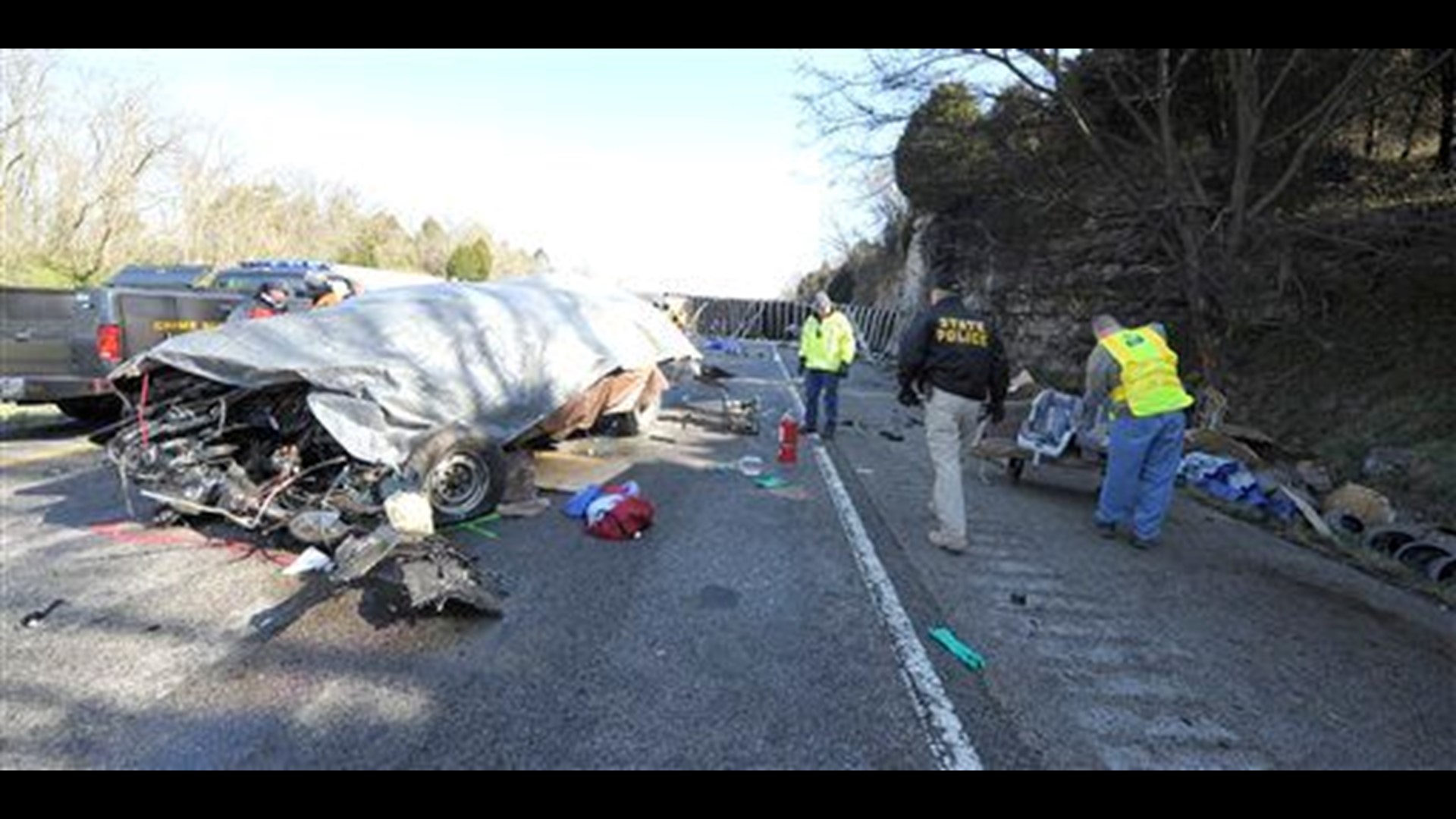 At least 11 dead in Ky. highway truckvan crash