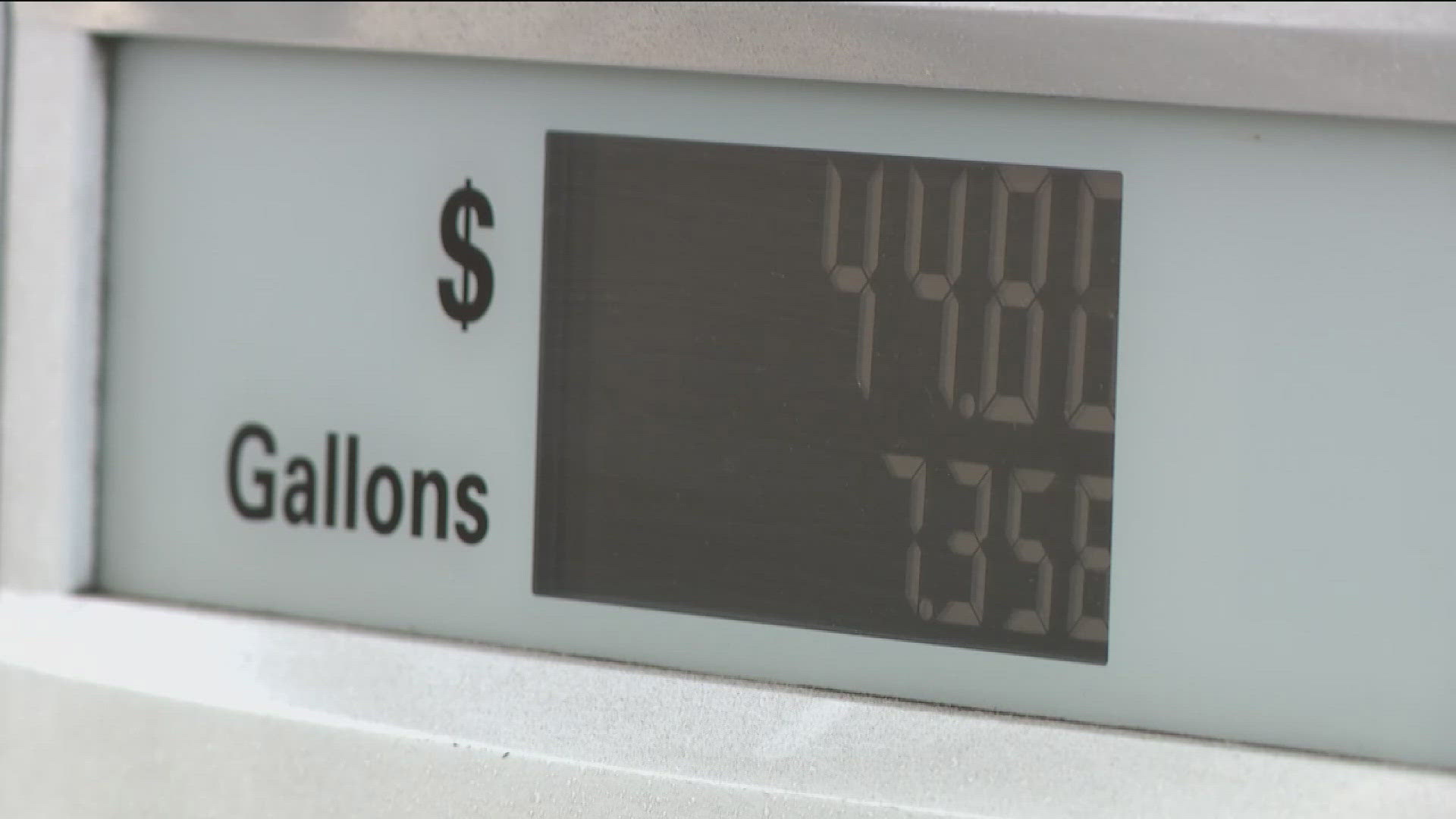 CA lawmakers push to suspend federal gas tax to bring relief at pumps ...
