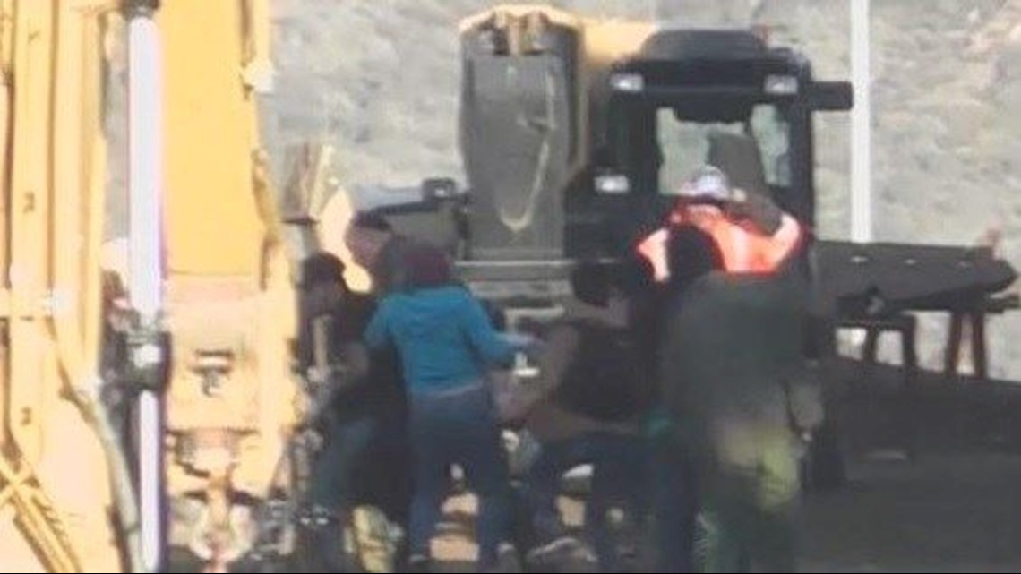Video shows altercation between Border Patrol agents and migrants ...