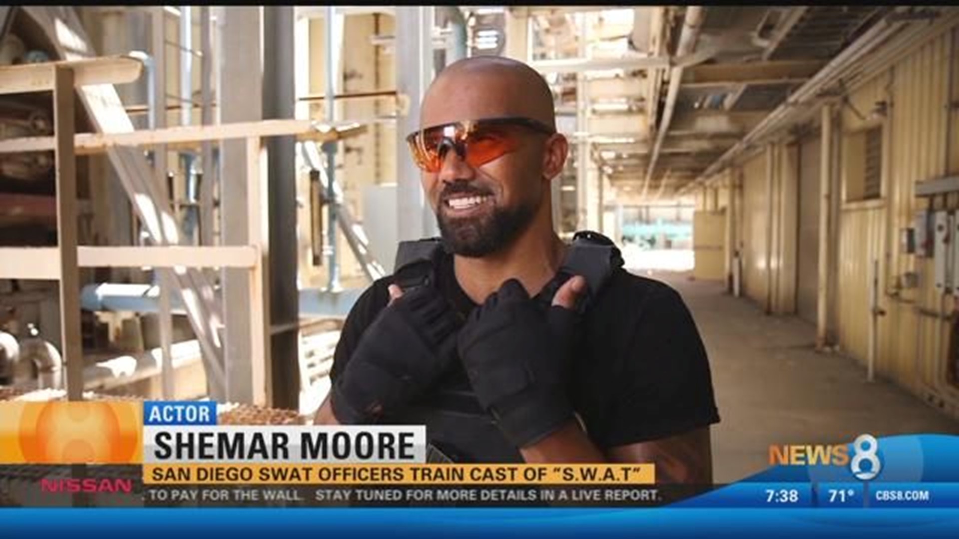 San Diego Swat Officers Train The Cast Of S W A T Cbs8 Com