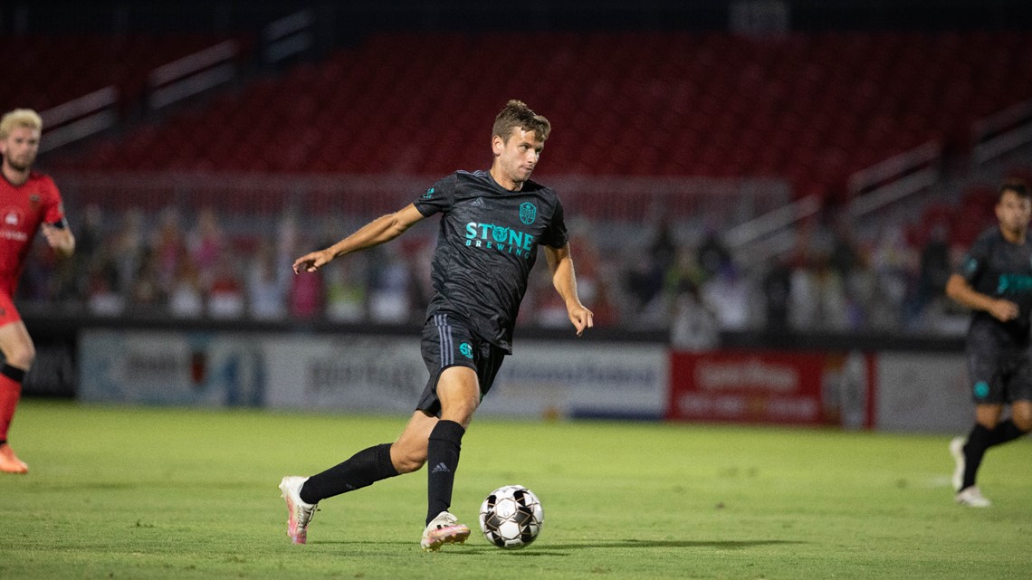 San Diego Loyal players walk off in protest after alleged homophobic slur  used by Phoenix Rising player, Football News