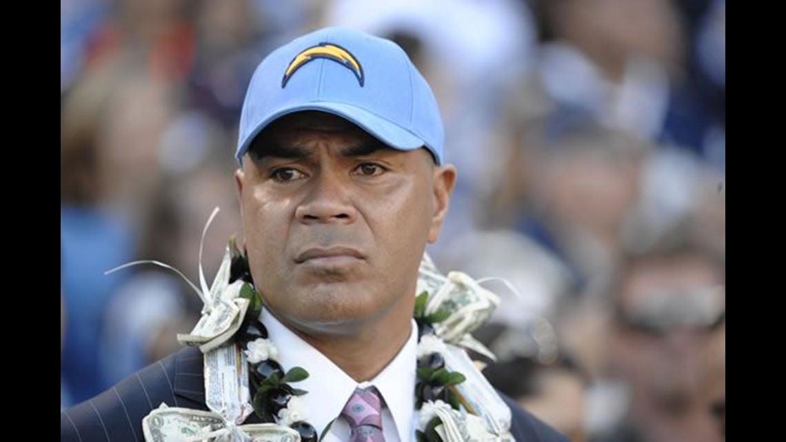 Chargers to induct Seau into their Hall of Fame