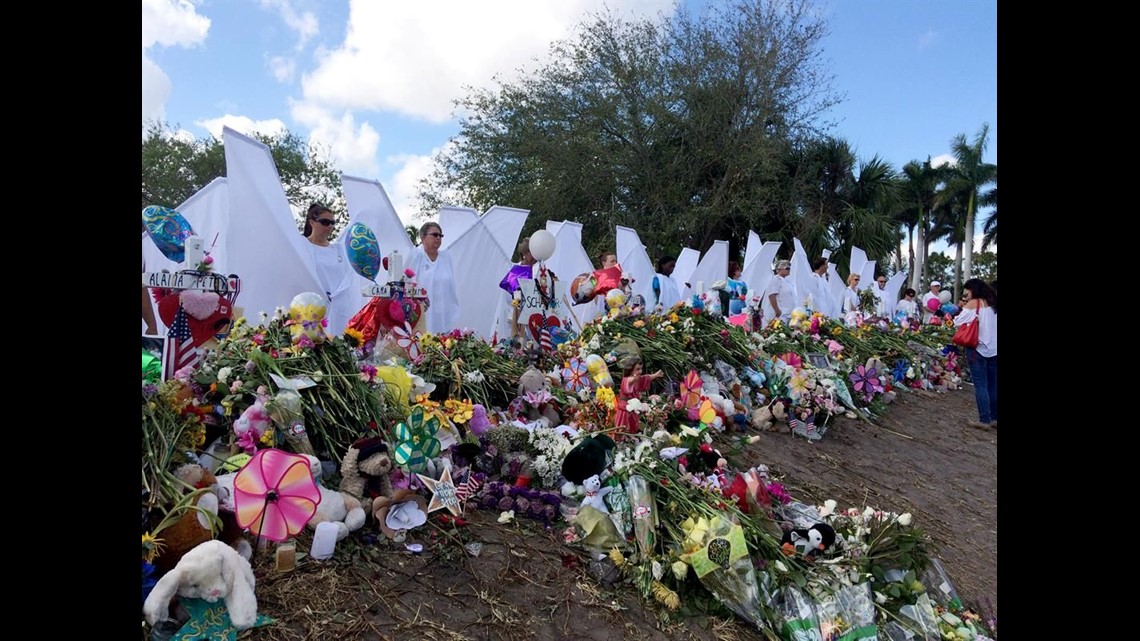 Students return to Florida school where 17 were killed | cbs8.com