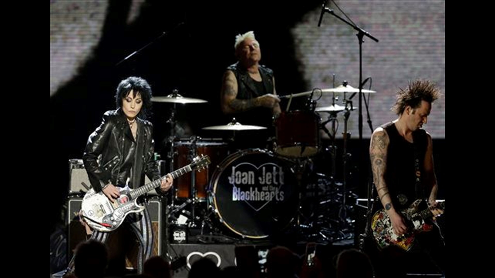 Joan Jett emotional on induction into Rock Hall | cbs8.com