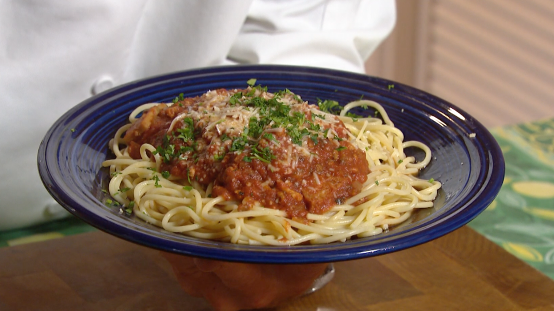 Easy Olive Garden Spaghetti and Meatballs Recipe