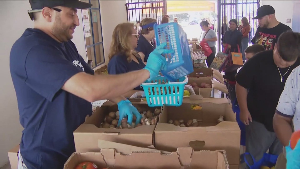 High school students help to open new food pantry at Clairemont Canyons