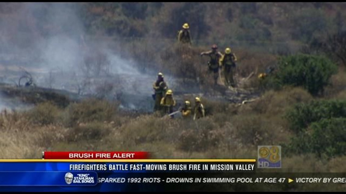 Brush fire in Mission Valley prompts I-15 closures | cbs8.com