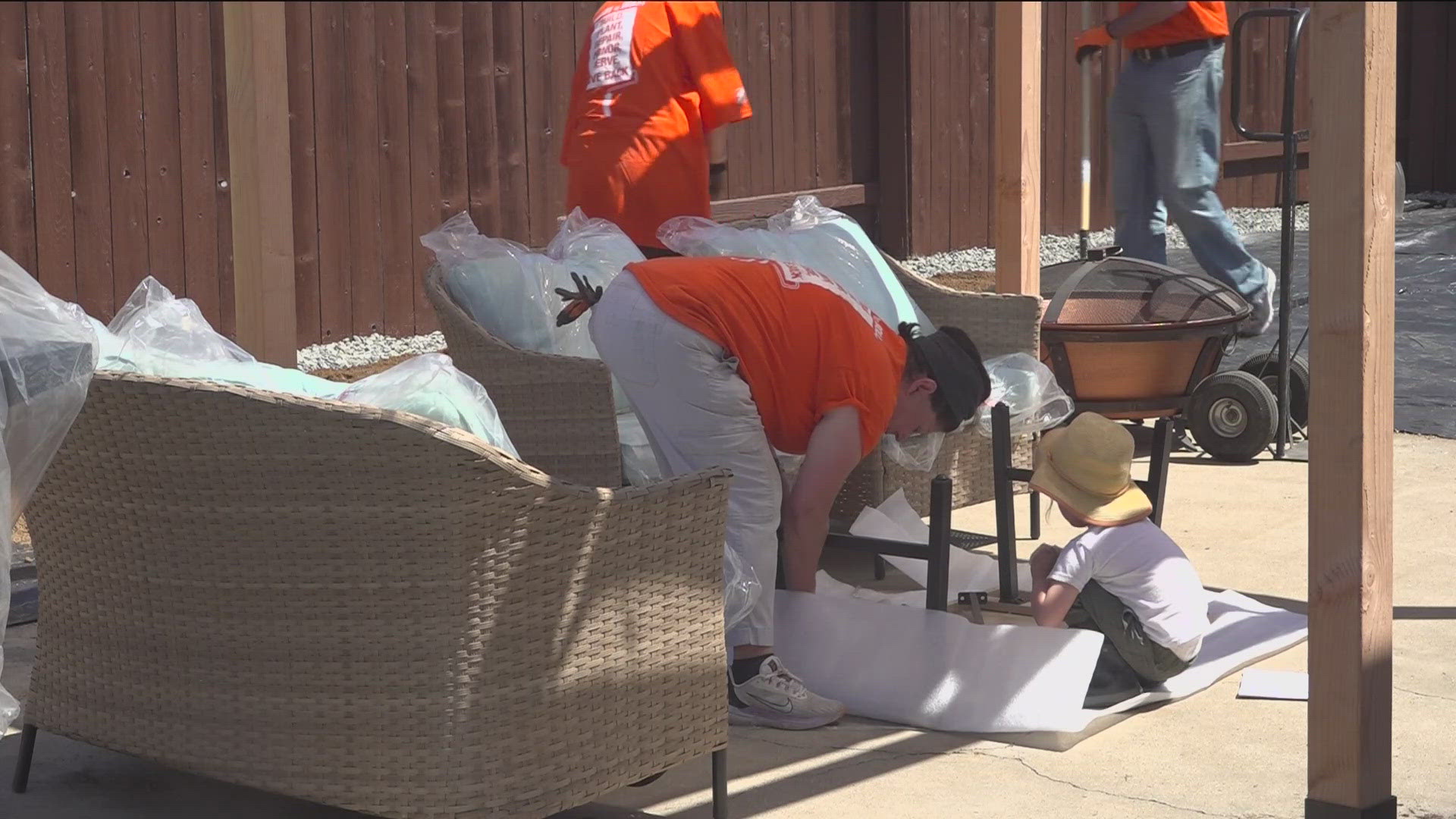 Nearly a dozen volunteers from the Home Depot Foundation and 365 Connect spent two days renovating a Army Veteran’s backyard.