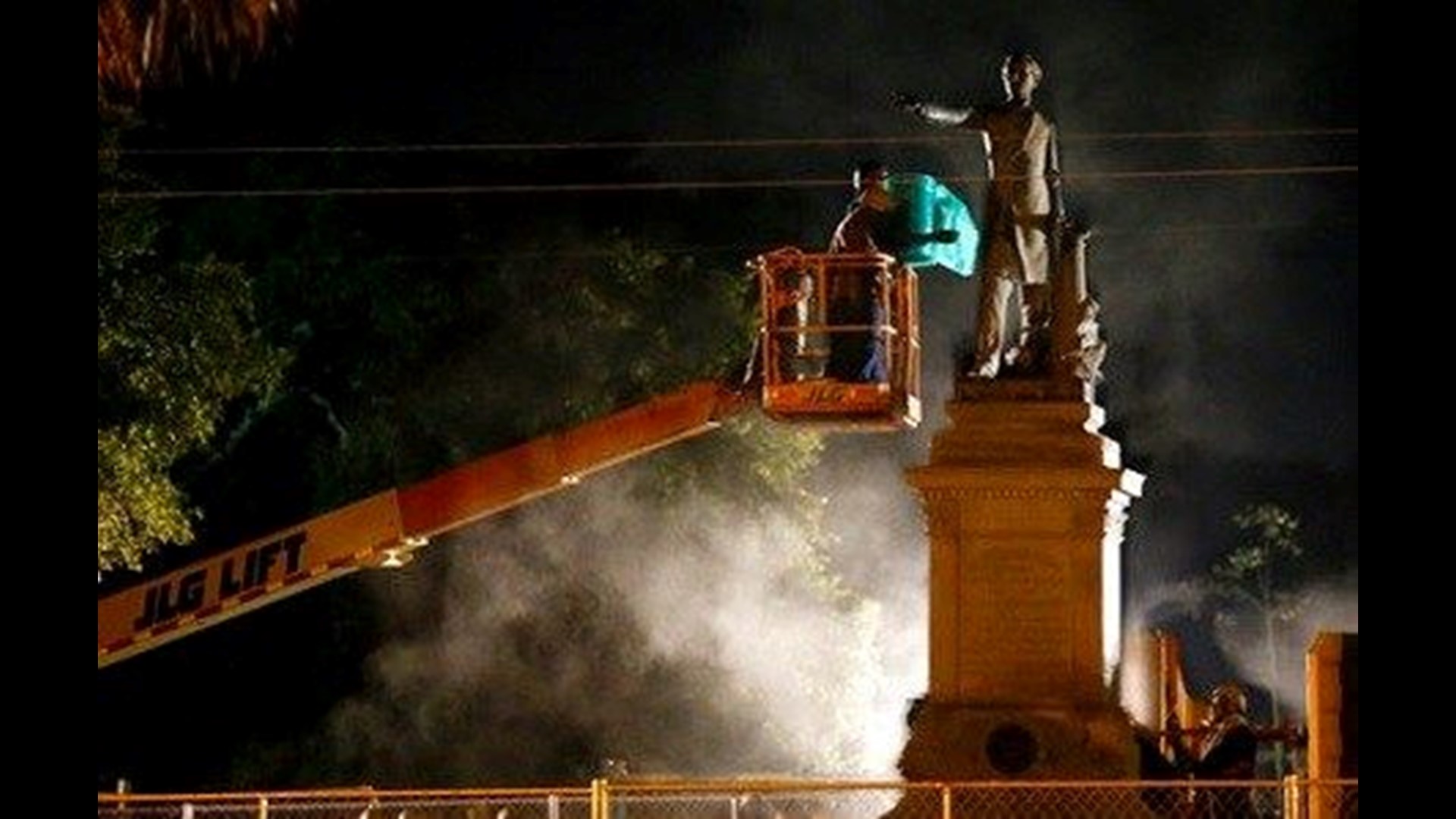 City removes 2nd of 4 Confederate statues in New Orleans