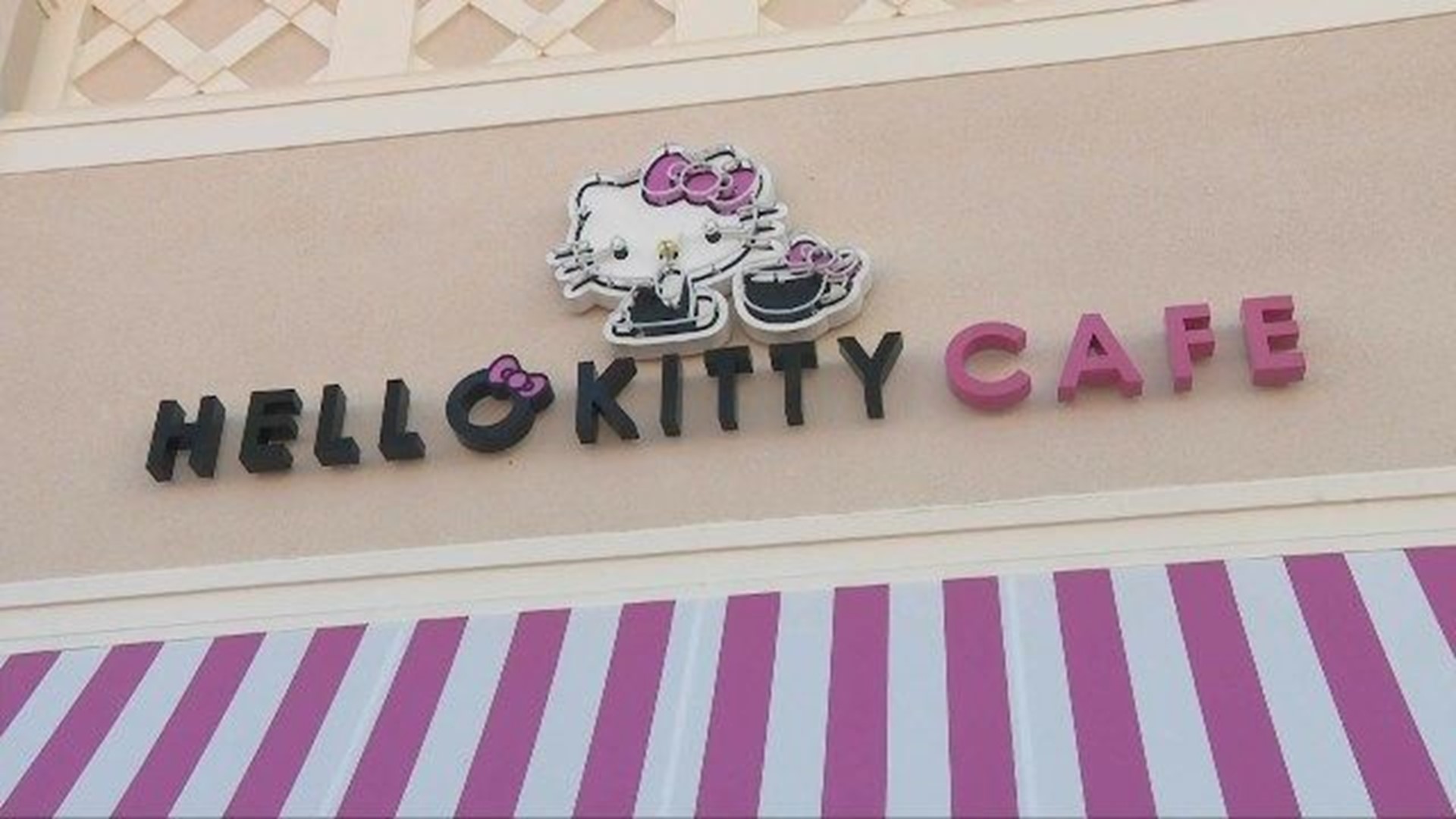 Hello Kitty Café Opens in California