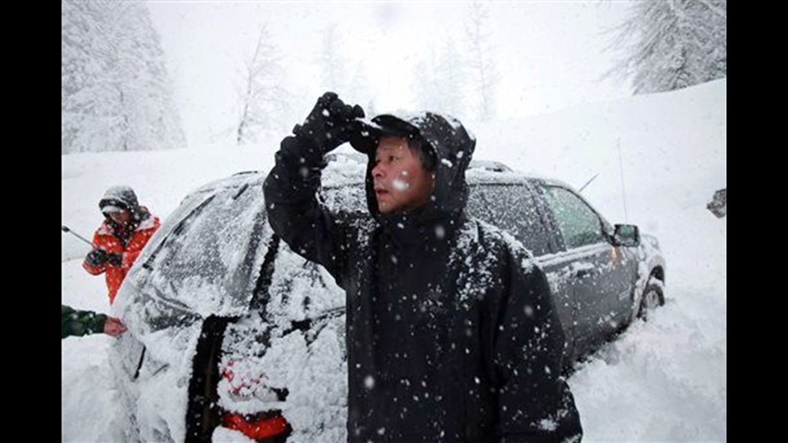 Wash. searchers wait to recover avalanche victim | cbs8.com