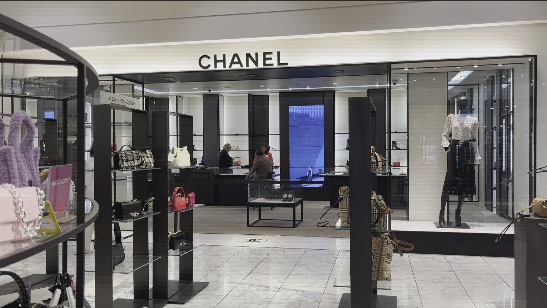 Smash-and-grab suspects rob Fashion Valley Chanel store