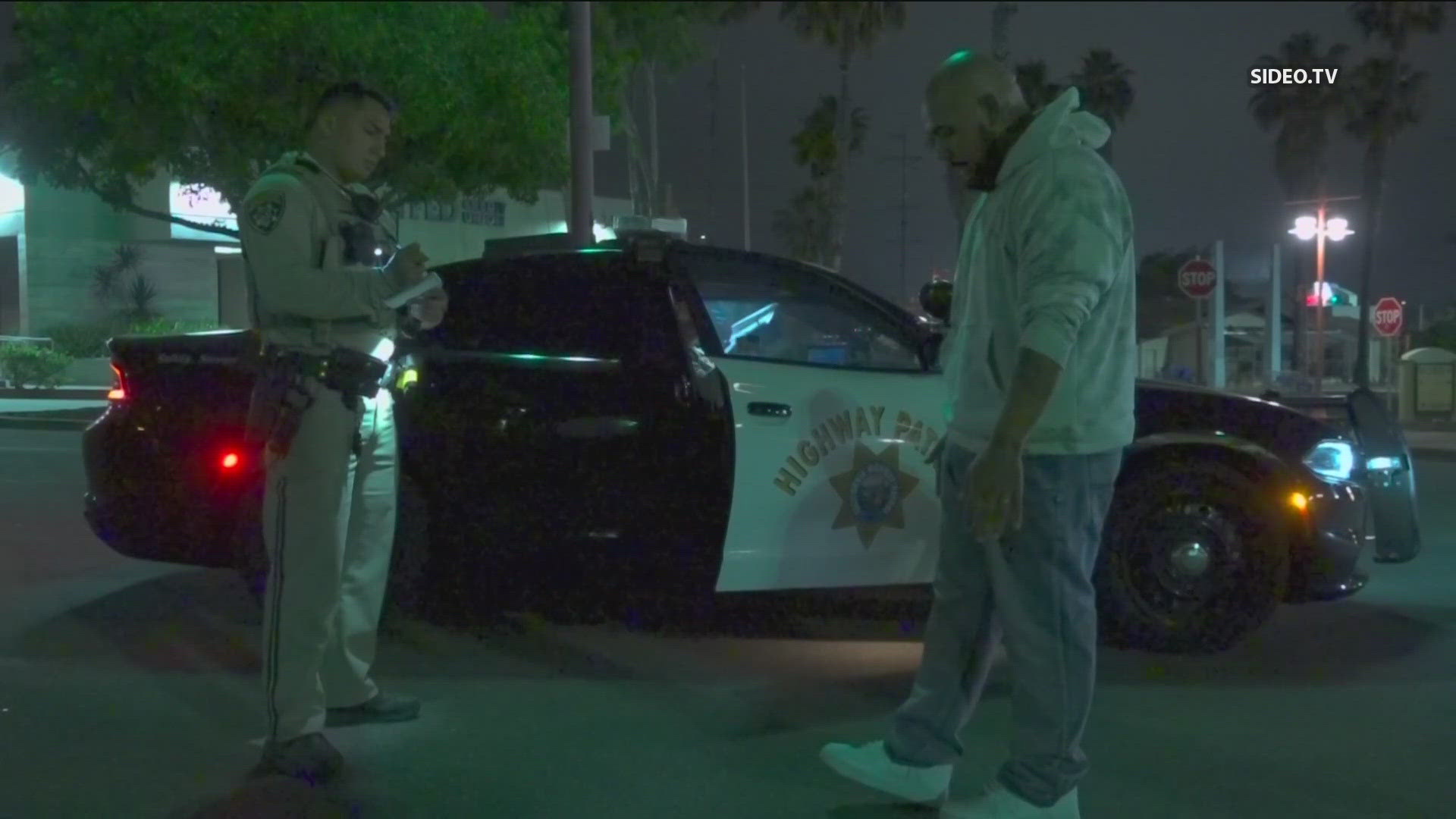 Good Samaritans pull driver from rollover crash in Lemon Grove | cbs8.com
