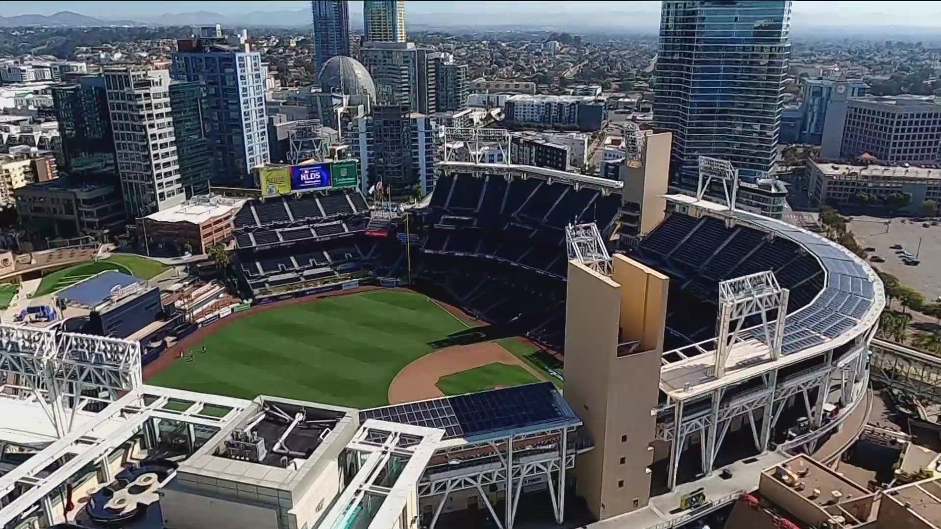 Covering 2,000 square feet, this luxury property offers spectacular views of the San Diego Bay, the Coronado Bridge and Petco Park.