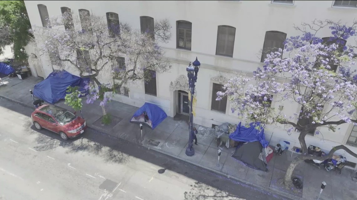 Businesses threatens lawsuit over lack of homeless enforcement - Vimarsana News