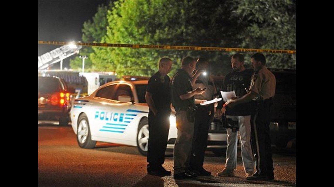2 slain police officers mourned in Mississippi town | cbs8.com