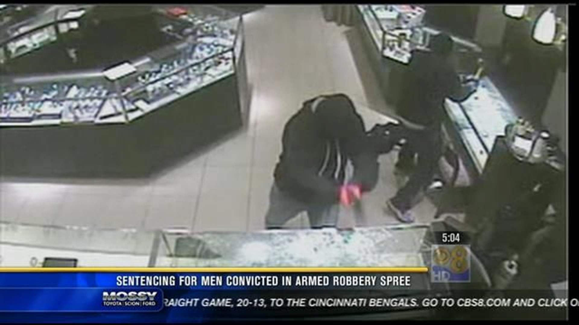 Armed men rob jewelry store in Fashion Valley Mall